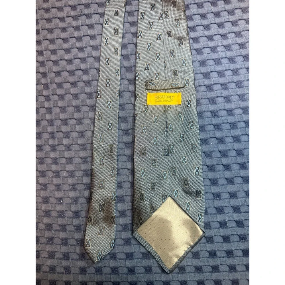 Stafford Tie Blue  100% Silk Neck Made in Italy Geometric Pattern